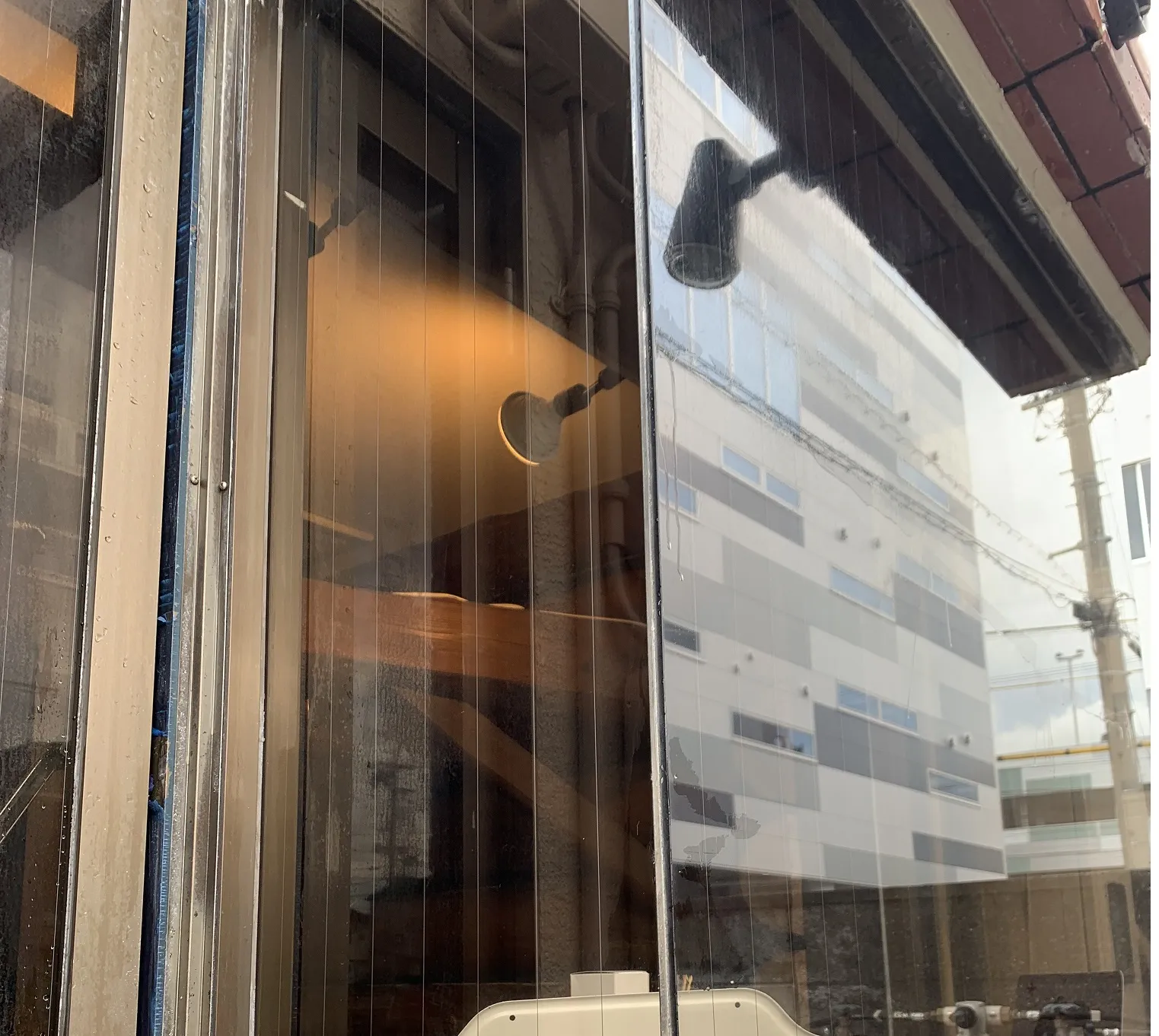 ガラスのウロコ汚れ除去