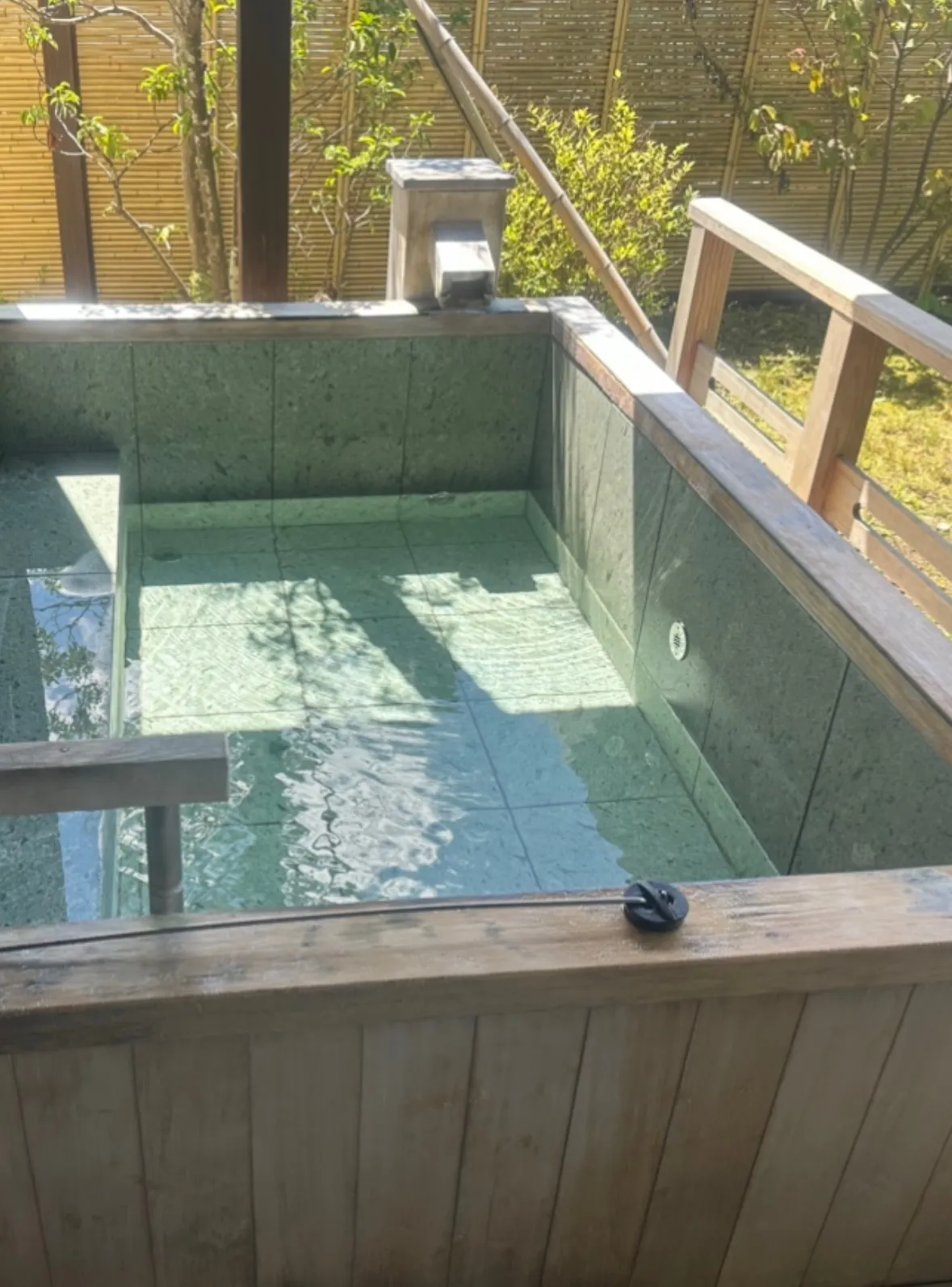 施工前　ところどころカビが見えます